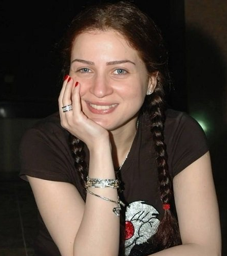 هذا الفنان غازل مي عز الدين علناً.. ماذا كان رد فعلها؟