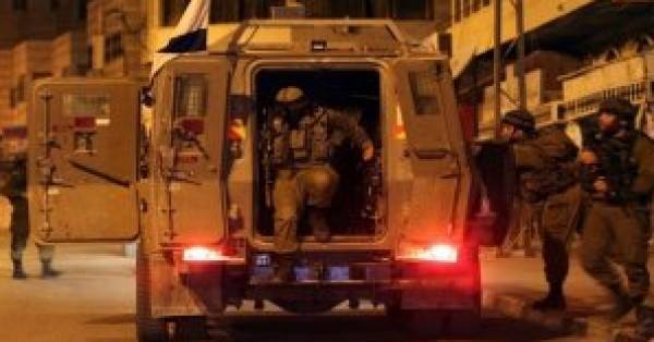 مستعربون يطلقون النار على شابين والاحتلال يعتقلهما