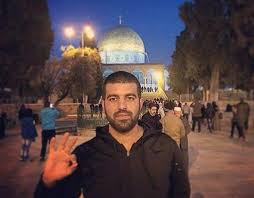 قوات الاحتلال تبعد شاباً من الداخل الفلسطيني عن القدس بعد مداهمة منزله