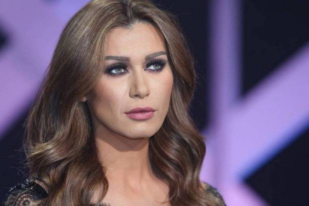 نادين الراسي: مهددة بالقتل والتشويه وفكرت بالانتحار مرتين