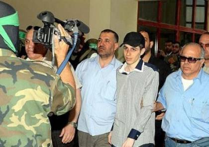 شاليط أكل الحمص بغزّة وتابع يوميًا التطورّات و تنقلّ بين عدد من العائلات الفلسطينيّة