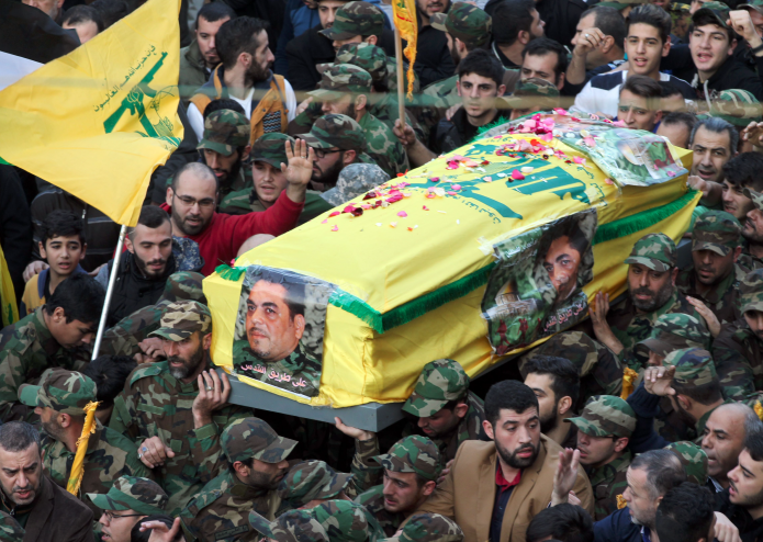 بمشاركة فلسطينية رسمية وشعبية ..حزب الله يشيع "القنطار" في ضاحية بيروت الجنوبية