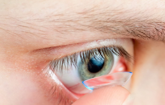 جفاف العين يهاجم مرتدي العدسات اللاصقة شتاءً