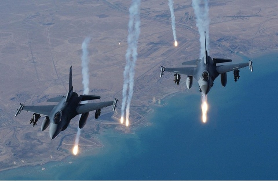 الطيران الأمريكي يقصف أهدافاً لقوات الجيش العراقي في الموصل بالخطأ