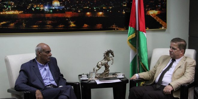 عواد يبحث مع بسيسو الأوضاع الصحية في غزة