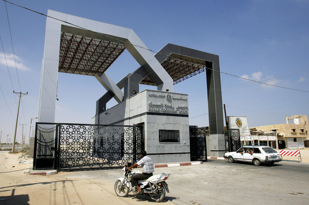 معاناة مستمرة ومواقف متناقضة .. طالع أغلب تصريحات "قيادات حماس" حول أزمة المعبر