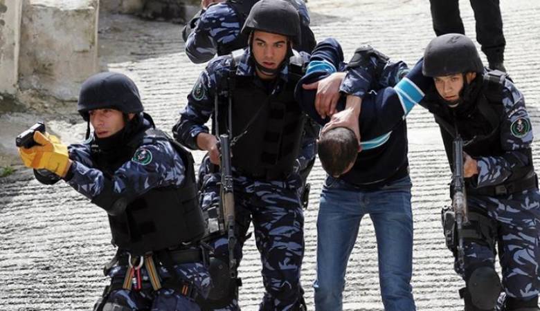 القبض على 3 أشخاص مطلوبين للعدالة ومصادرة 4 مركبات في جنين
