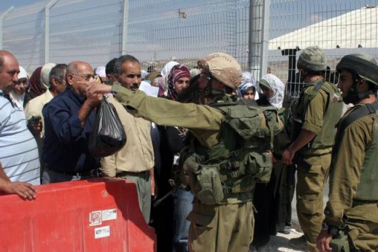 الاحتلال يعلن عن تسهيلات للفلسطينين خلال فترة العيد