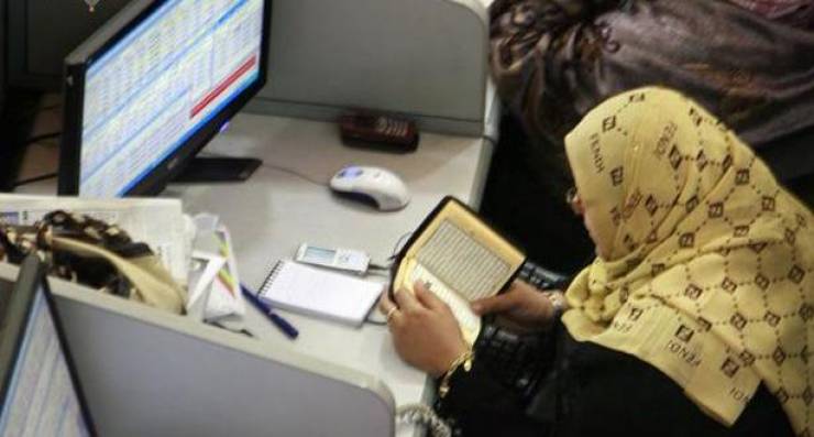 بالفيديو : ما حكم الشرع بمن يعطل أعمال الناس بحجة قراءة القرآن؟