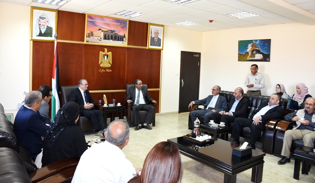 وزير التنمية الاجتماعية يلتقي محافظ سلفيت ويتفقد عدداً من المشاريع الصغيرة