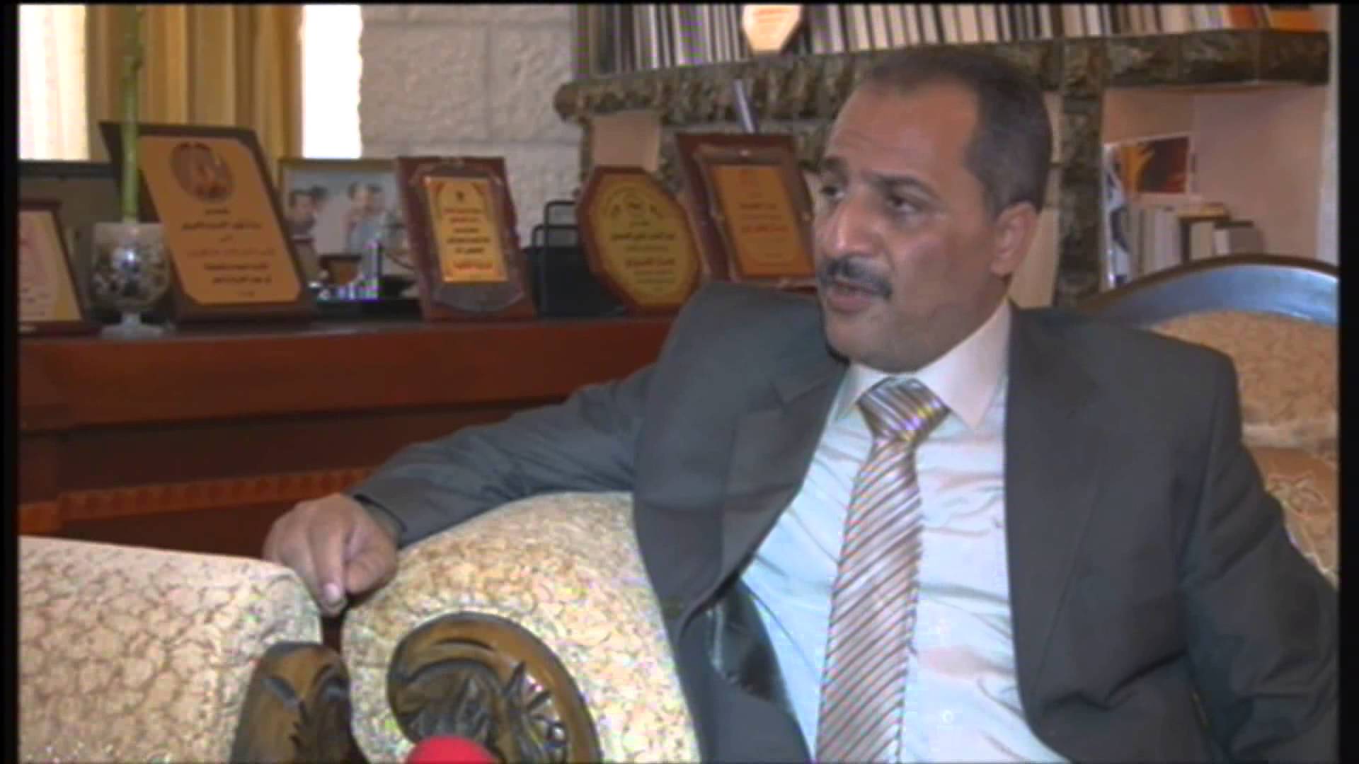 مسلحون يغلقون نابلس والطيراوي يدعو لمبادرة