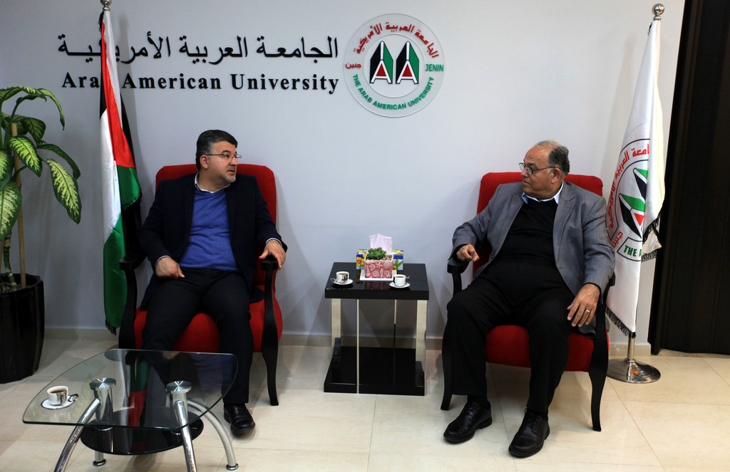 النائب جبارين يزور الجامعة العربية الأمريكية بجنين