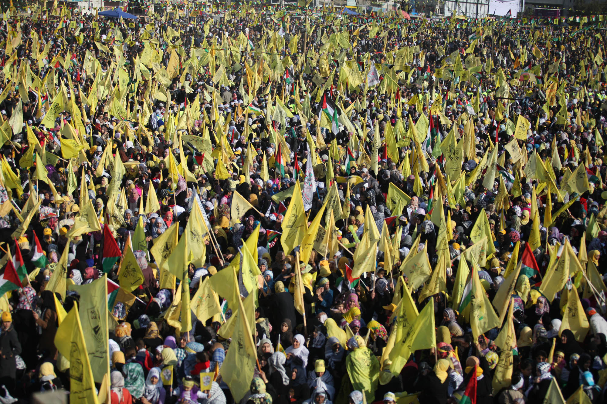 فتح تدين وضع متفجرات امام منزل احد قادتها بالوسطى وتطالب حماس بكشف الفاعلين