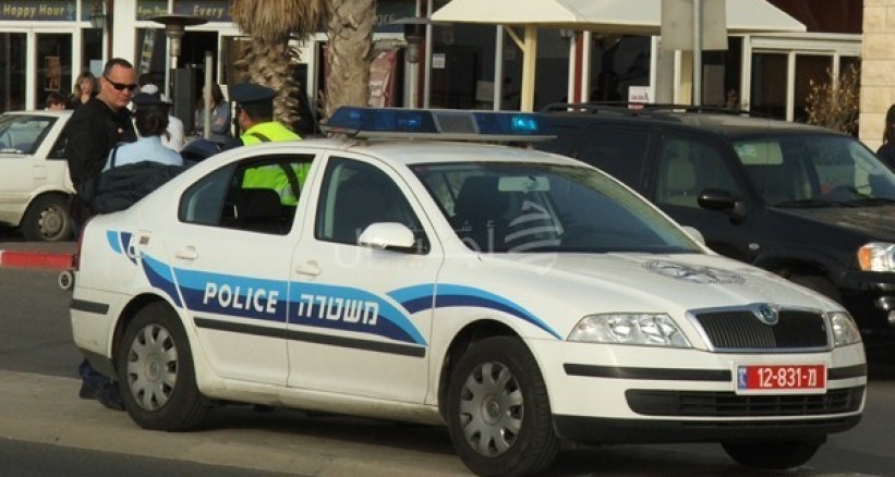 اعتقال شخص وملاحقة آخر بزعم دهس شرطي في النقب المحتل