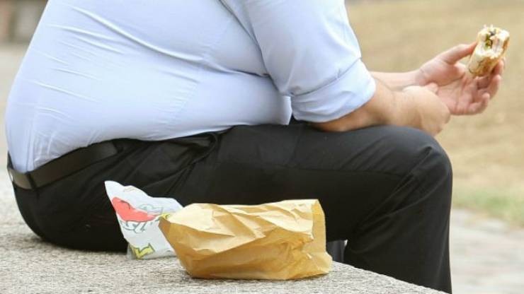 أيهما أخطر على الصحة .. البدانة أم التدخين؟