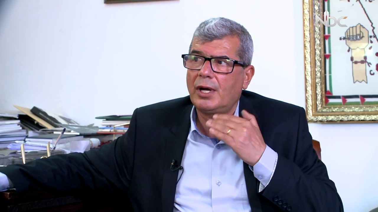 الرئيس عباس يُقيل قراقع من منصبه ويعين بديلا عنه