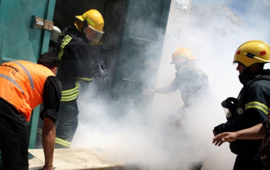 الدفاع المدني ينقذ طفلين عالقين داخل غرفة منزل في قباطية
