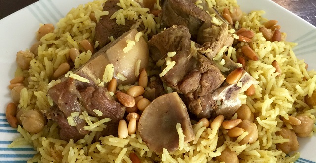 القدرة بالدجاج أو اللحم