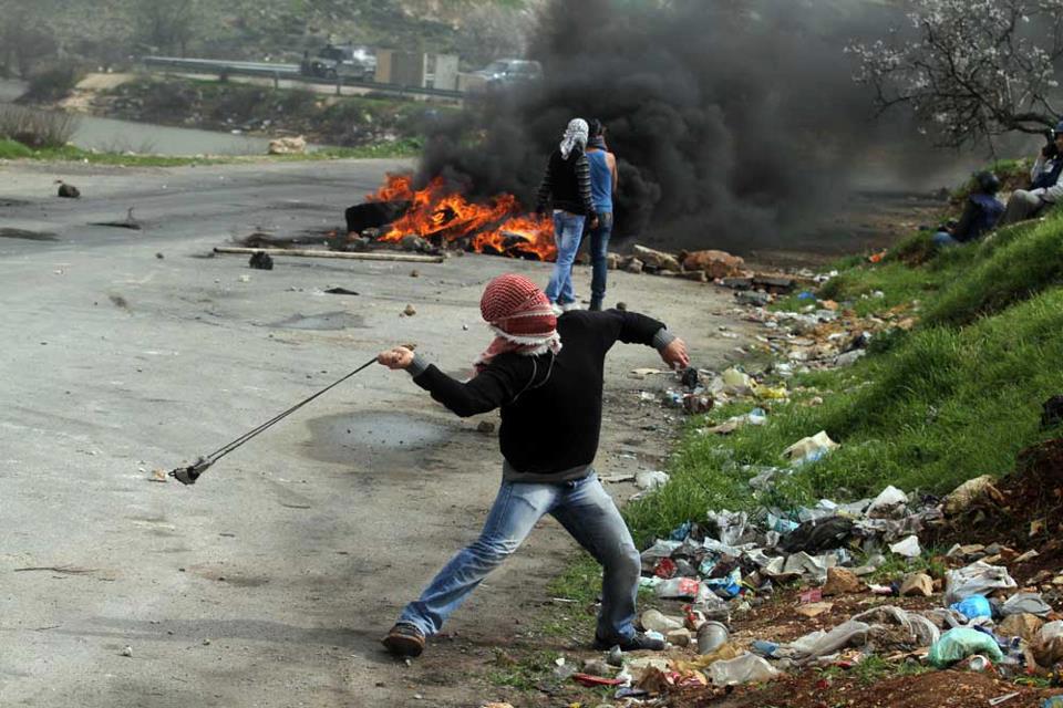 هل حان الوقت لإعادة دراسة التجربة التي أبهرت العالم؟ ..الذكرى الـ28 للانتفاضة الفلسطينية الأولى