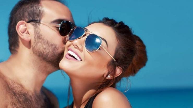 بالصور  : ملكة جمال مصرية تنشر صور شهر العسل وتثير ضجة كبيرة