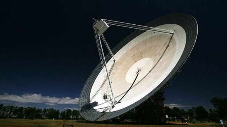 الفضاء البعيد يرسل إشارات غامضة