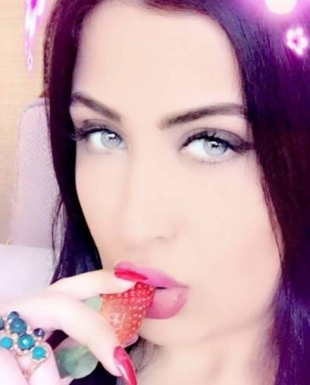 بالصورة : لن تصدقوا هذه الحسناء شقيقة أي نجمة سورية! من الأجمل بينهما؟