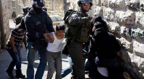 اعتقال 9 مواطنين من الضفة بينهم طفل