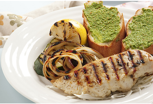 الدجاج المشوي مع الخبز بصلصة البيستو الشهية