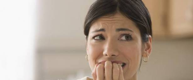 إدمان الشوكولاتة.. الاستيقاظ متأخراً.. وقضم الأظافر.. عاداتٌ صحيةٌ لأقصى الحدود!