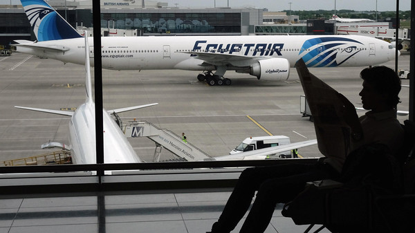 مصير غامض يحول دون معرفة مكان الصندوقين الأسودين للطائرة المصرية