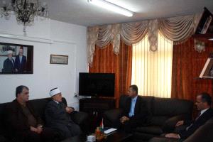 المفتي العام يطلع السفير المصري على الانتهاكات بحق المقدسات