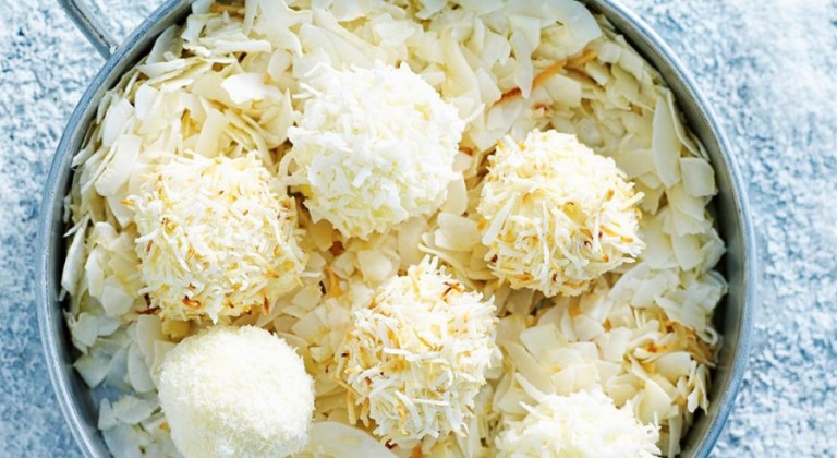 كرات الشوكولاتة البيضاء بجوز الهند