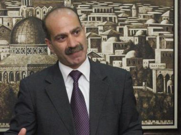 خريشة يتصالح مع الحمدالله ويعود لمنصبه في التشريعي