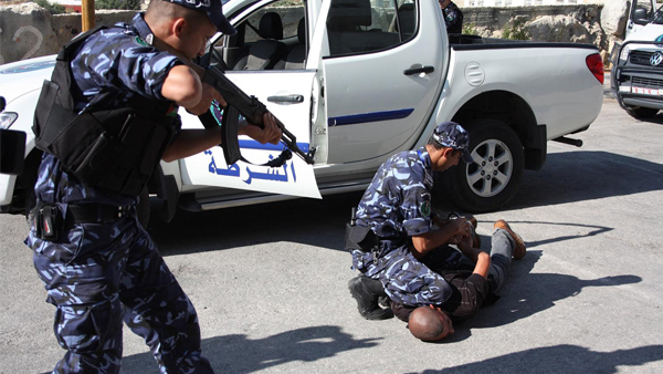 القاء القبض على شخص متهم  بالنصب بـ 5 مليون شيقل