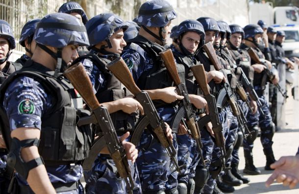 الرجوب: من يظن أنه بإمكانه الاستقواء على الأجهزة الأمنية فهو واهم