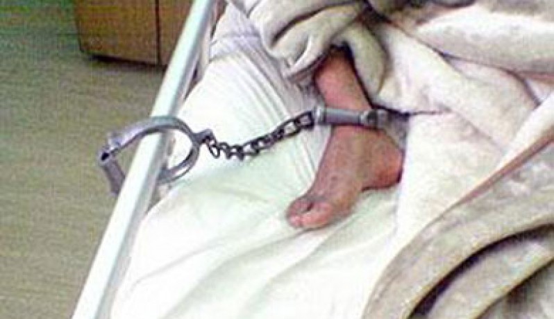 الاحتلال يُمدد اعتقال الفتى الجريح جبارين ويحتجزه في ظروف صعبة