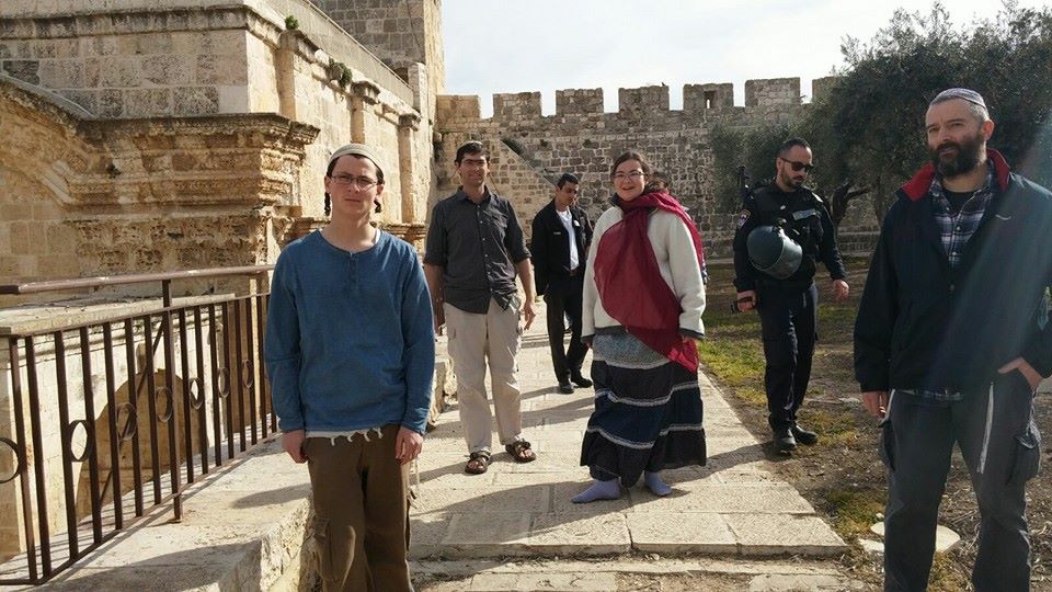 الهيئة الإسلامية تستنكر احتفال مستوطنة بزفافها داخل الأقصى