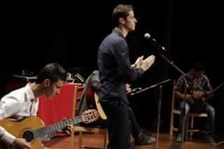 الفنان الجزائري قدور رقيق صاحب أغنية "من الجزائر ياغزة نحييك" يصرح " من حق الفلسطينين أن يفرحوا والغناء فعل مقاومة "