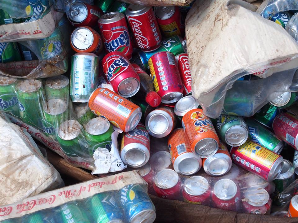 بلدية جنين تتلف مشروبات غازية منتهية الصلاحية