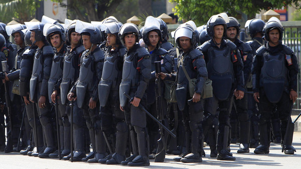 إصابة 3 من عناصر الشرطة المصرية إثر أطلاق نار على نقطة تفتيش بالقاهرة