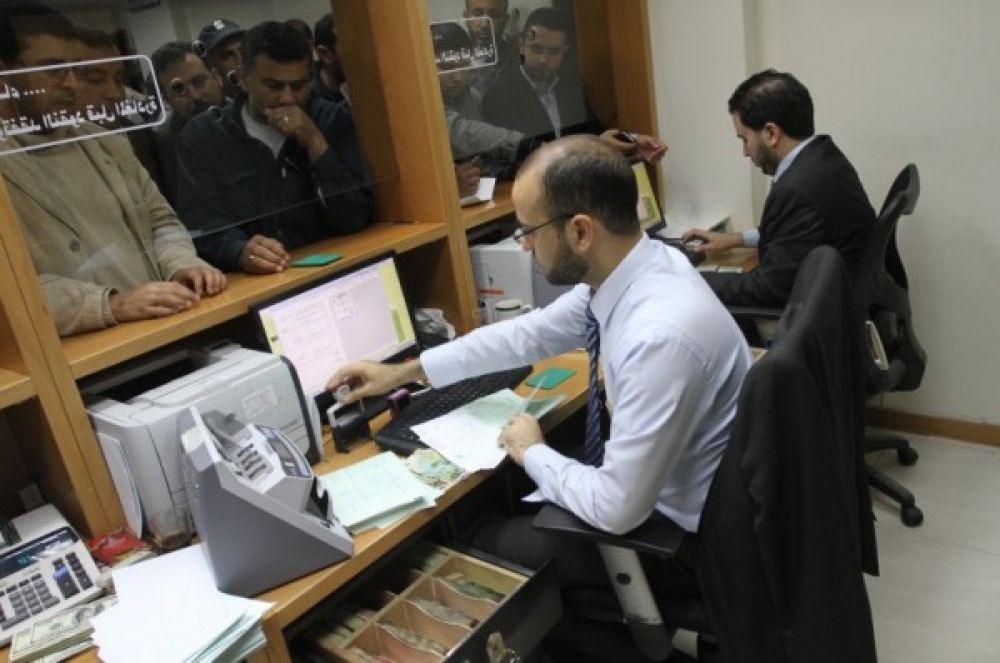 "نقابة الموظفين" بغزة تصدر بيان استنكار لعدم صرف الرواتب