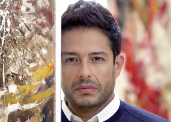 بالفيديو: فنانة تركية تسطو على  محمد حماقي