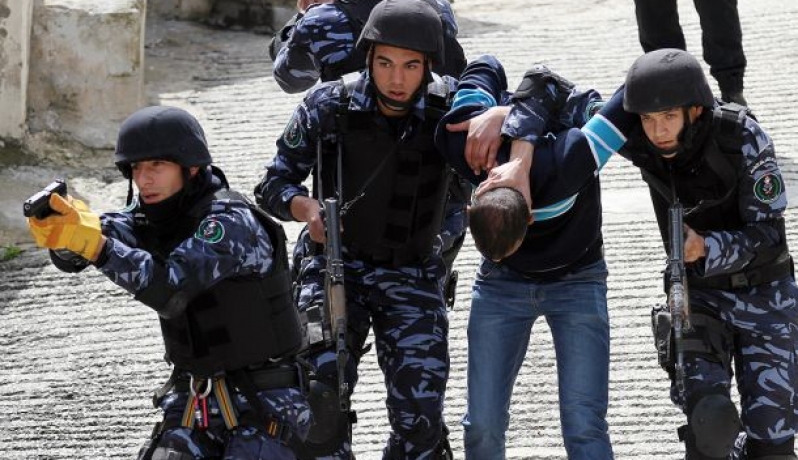 حركة حماس: السلطة تعتقل منشدًا بفرقة فنية
