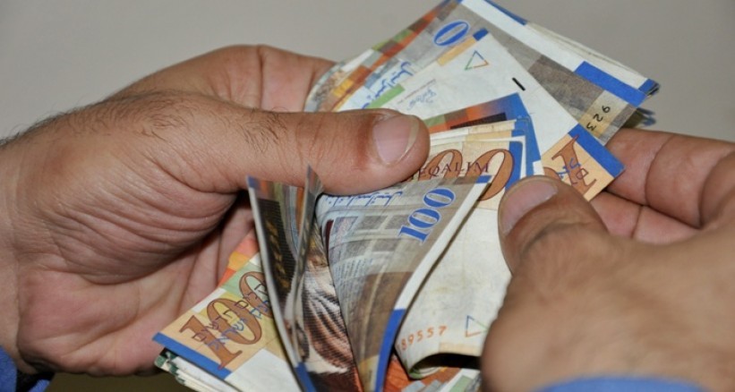 صرف مخصصات الشؤون لمستحقيها في الضفة وغزة الاثنين المقبل