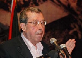 مهنا يطالب بإستقالة الرئيس عباس