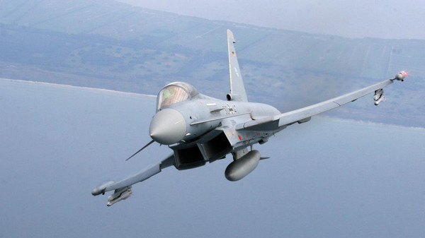 الكويت: توقيع صفقة مقاتلات أوربية مع ايطاليا