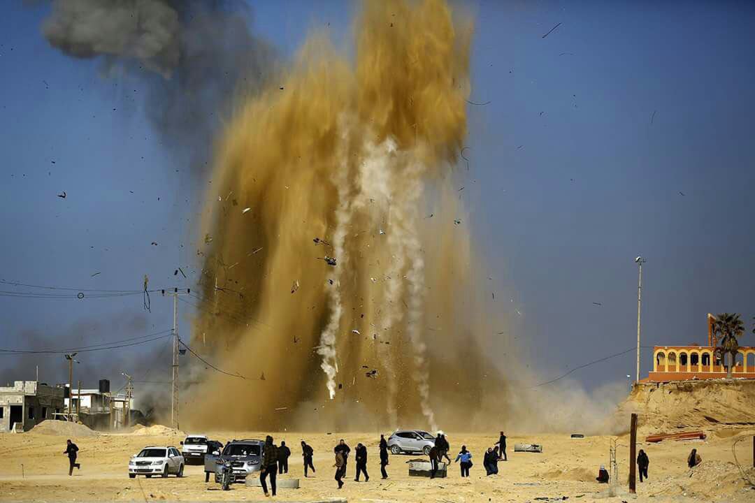محدث بالصور: طائرات ومدفعية الاحتلال تستهدف مواقع للمقاومة شمال قطاع غزة