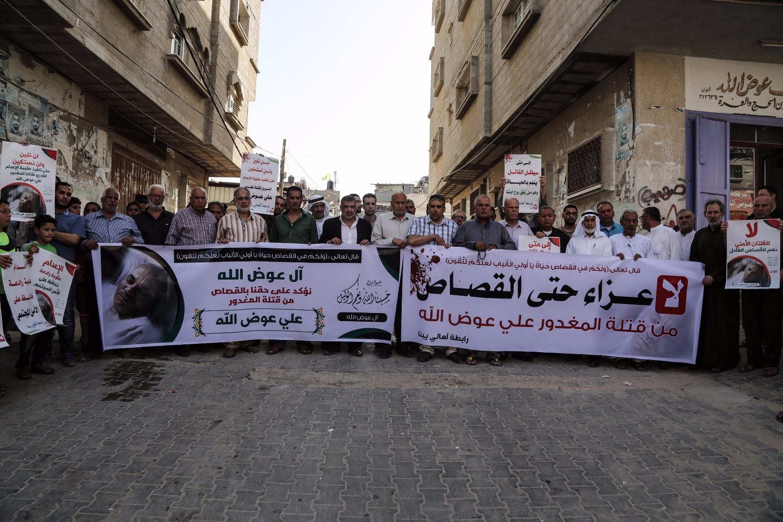 بالصور ... غضب يعُم عائلة عوض الله مطالبين الحكومة بالقصاص من قاتل أبنها