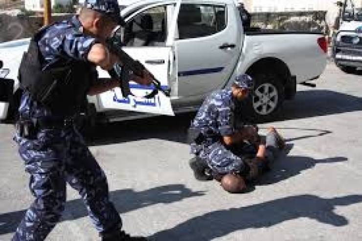 الشرطة تقبض على 5 مواطنين حرقوا منازل في نابلس