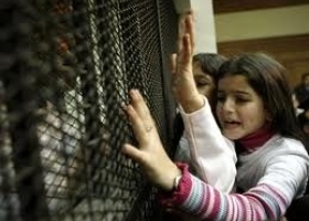 غزة : 66 من ذوي الأسرى بغزة تزور أبنائها بسجن "رامون"